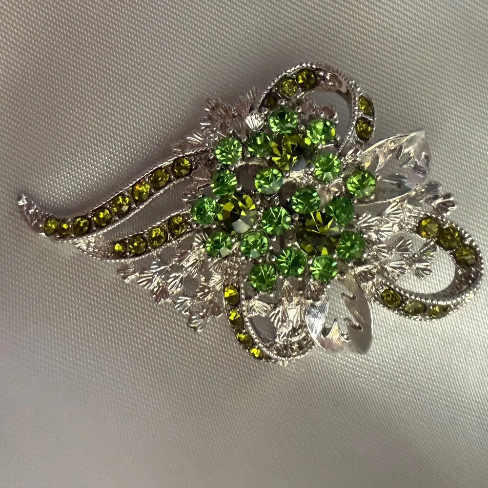 Sparkling Set of Three Crystal Brooches/Pins - Picture 2 of 7